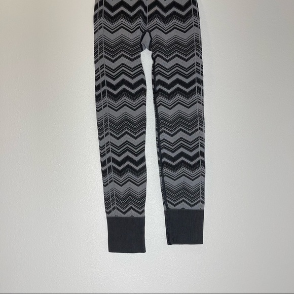 Lululemon Ebb To Street Leggings Black Gray Heathered Slate
Chevron Size 2 Women - Picture 3 of 8